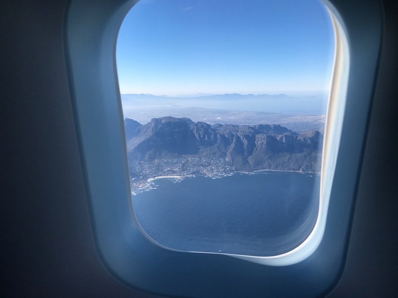 Avião sobrevoando a África do Sul