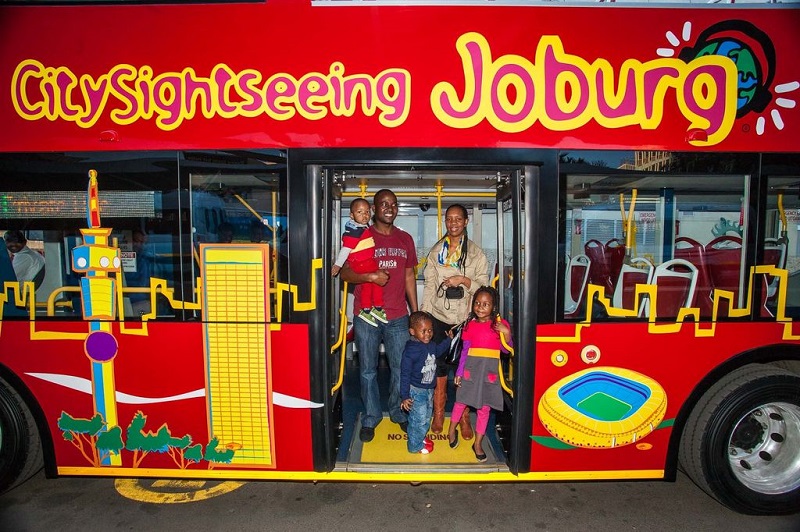 Fazer um passeio de ônibus turístico Sightseeing com crianças em Joanesburgo