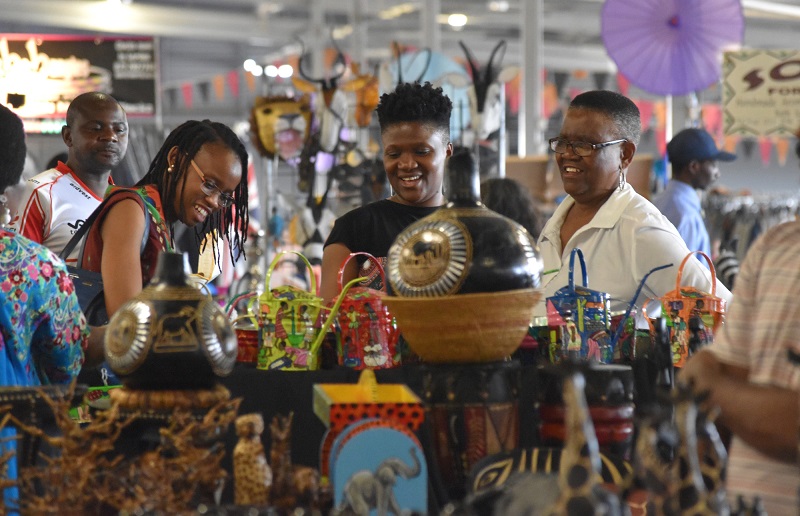 Comprar lembrancinhas e souvenirs no Rosebank Sunday Market em Joanesburgo