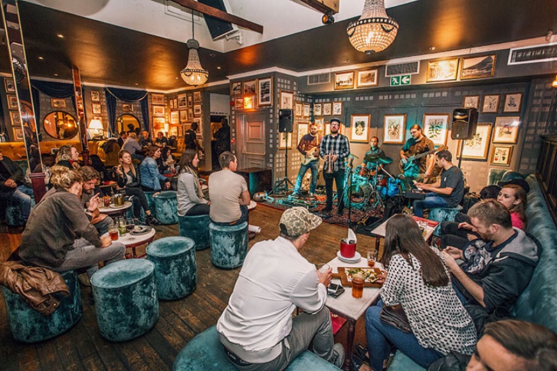 Bar/Balada Harringtons Cocktail Lounge na Cidade do Cabo