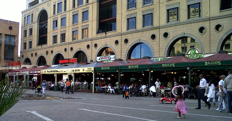 Restaurantes na Nelson Mandela Square em Joanesburgo