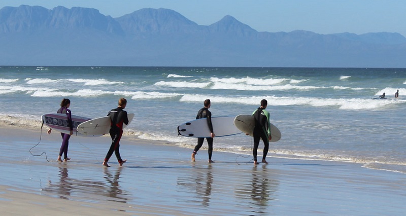 Surf na Muizenberg Beach na Cidade do Cabo